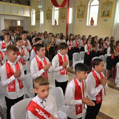 28 august: Sărata (Bacău): Administrarea sacramentului Mirului