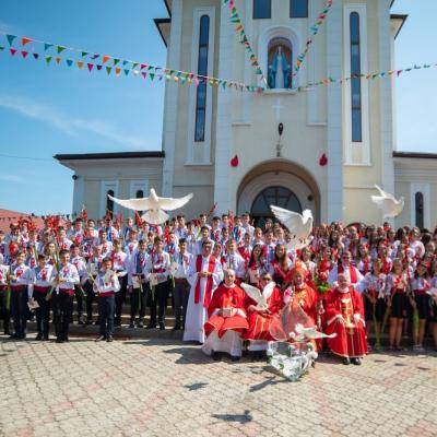 23 august: Tămăşeni: Sacramentul Sfântului Mir. Foto: Lucian Boboc