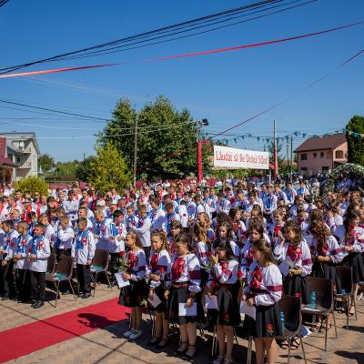 8 august: Sagna: Celebrarea sacramentului Mirului