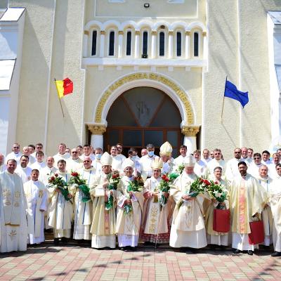 26 iulie: Hălăuceşti: Jubileul de 125 de ani de la înfiinţarea canonică a Provinciei "Sfântul Iosif, Soţul Preasfintei Fecioare Maria" a Fraţilor Minori Conventuali din România