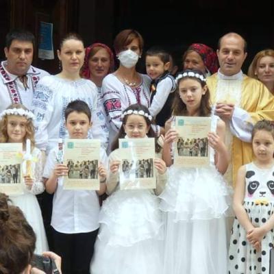 27 iunie: Paris: Prima Sfântă Împărtăşanie în comunitatea catolicilor români