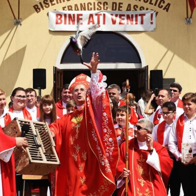 26 iunie: Bacău: Administrarea Mirului în Parohia "Sfântul Francisc de Assisi" (Izvoare)