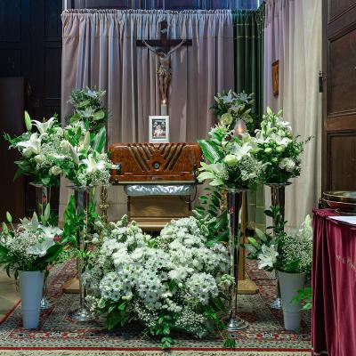 21 iunie: Torino: Rugăciuni şi Sfântă Liturghie cu recviem, prezidată de Mons. Cesare Nosiglia, episcop de Torino, pentru odihna sufletului părintelui Gelu Miclăuş, în Biserica "Madonna del Carmine". Foto: Mihai Bursuc