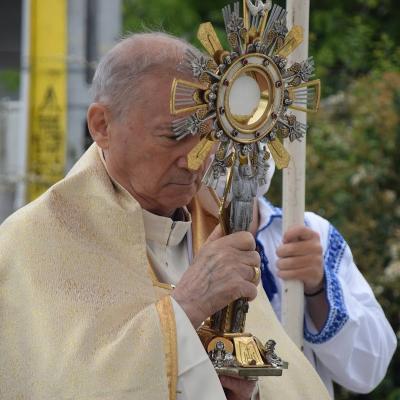 3 iunie: Gherăeşti: Hramul comunităţii şi procesiunea cu Preasfântul Sacrament