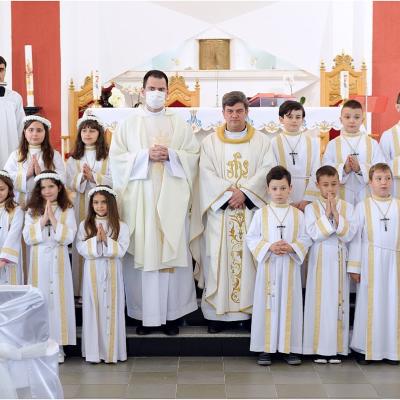 30 mai: Iaşi: Prima Sfânta Împărtăşanie în Parohia "Sfântul Anton"