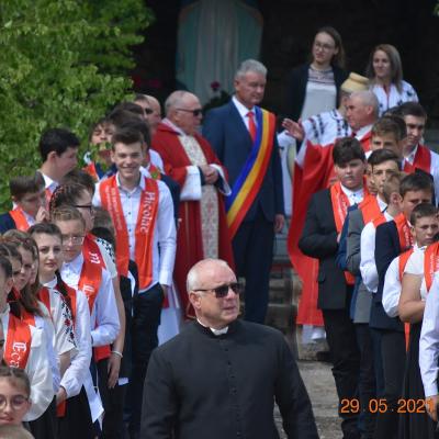 29 mai: Ciugheş: Administrarea Sfântului Mir