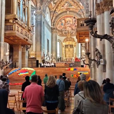 23 mai: Parma: O singură familie umană