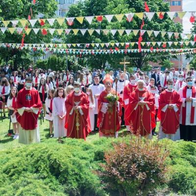 23 mai: Iaşi: Conferirea sacramentului Mirului în Parohia "Sfânta Tereza a Pruncului Isus"