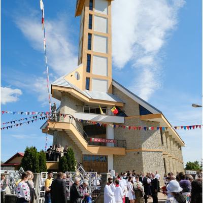 15 mai: Lilieci: Consacrarea altarului şi sfinţirea bisericii