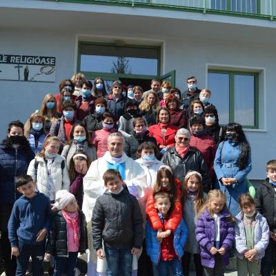 24 aprilie: Traian: "Cu familia la Emaus"