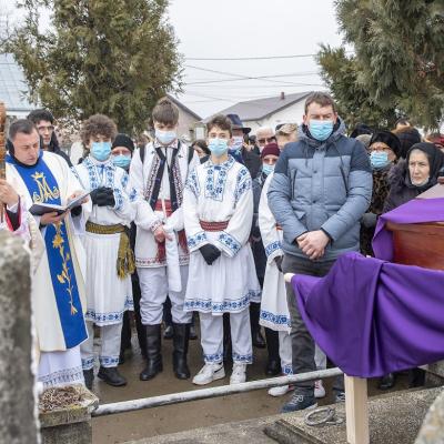 11 februarie: Tămăşeni: Prezentarea monografiei satului, "Catolicii din Tămăşeni - Credinţă şi tradiţie", şi reînhumarea pr. Vasile Gabor. Foto: Andreea Dima / ERCIS Media