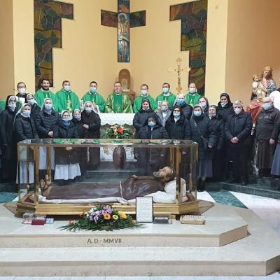 7 februarie: Oneşti: Ziua Persoanelor Consacrate