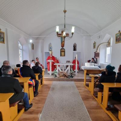 28 decembrie: Fântânele Noi: Consacrarea altarului şi sfinţirea lucrărilor de renovare a Bisericii "Sfânta Fecioară Maria Îndurerată"