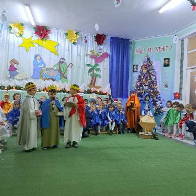22 decembrie: Săbăoani: Vestea minunată a copiilor de la Grădiniţa "Sfânta Ana"