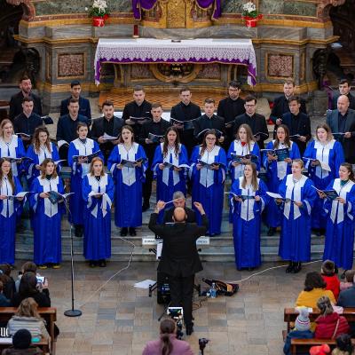 4 decembrie: Torino: "Primiţi cu colinda?" "Primim, primim! Cu bucurie!" Un proiect de suflet al Corului "Juvenes Ecclesiae"