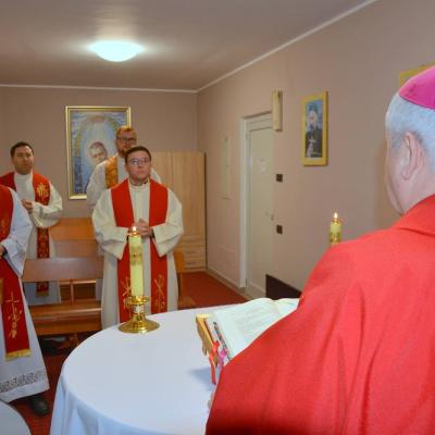 30 noiembrie: Traian: Întâlnirea dintre episcopul auxiliar de Iaşi, Petru Sescu, cu generaţia de preoţi sfinţiţi în anul 2020