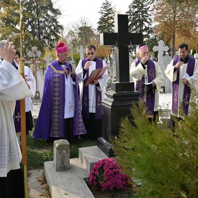 2 noiembrie: Iaşi: Pomenirea credincioşilor răposaţi, în Cimitirul "Eternitatea"