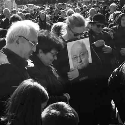 28 septembrie: Tuta: Funeraliile părintelui Petru Vernică