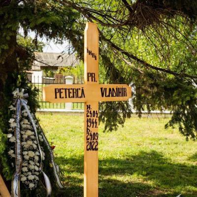 27 septembrie: Teţcani: Funeraliile părintelui Vladimir Petercă. Foto: Andrei Samuel