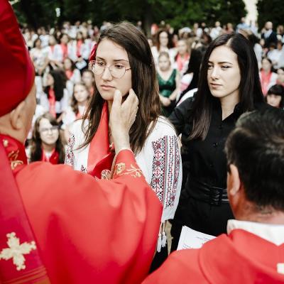 7 august: Gherăeşti: Administrarea sacramentului Mirului