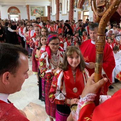 30 iulie: Pustiana: Administrarea sacramentului Mirului