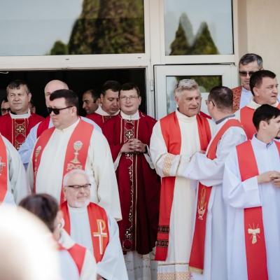 29 iunie: Roman: Hirotonirea a şase noi preoţi la Institutul Franciscan