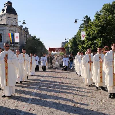 19 iunie: Iaşi (catedrală): Sfânta Liturghie şi procesiunea cu ocazia sărbătorii Trupul şi Sângele Domnului