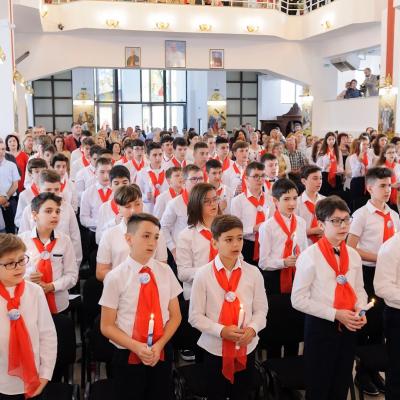 5 iunie: Iaşi: Administrarea Mirului în Parohia "Sfântul Anton de Padova"