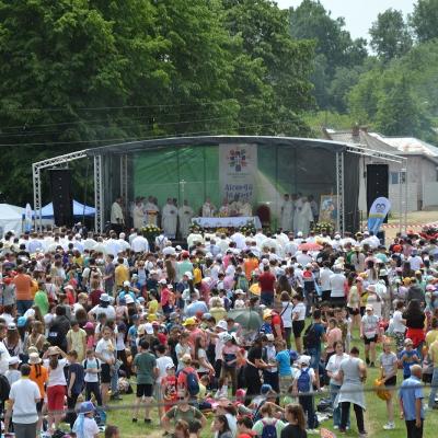 4 iunie: Sărbătoarea Copiilor la Şcheia: Credinţă senină şi bucurie molipsitoare