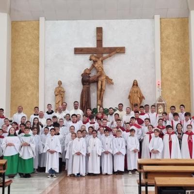 21 mai: Roman: Întâlnirea copiilor şi adolescenţilor ministranţi la Liceul Franciscan