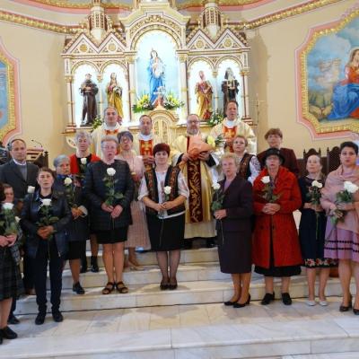 1 mai: Huşi-Corni: Profesiunea a 16 terţiari franciscani