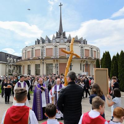 9 aprilie: Iaşi "Adormirea Maicii Domnului": Calea Sfintei Cruci