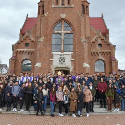 2 aprilie: Cacica: Pelerinajul elevilor de clasa a XII-a
