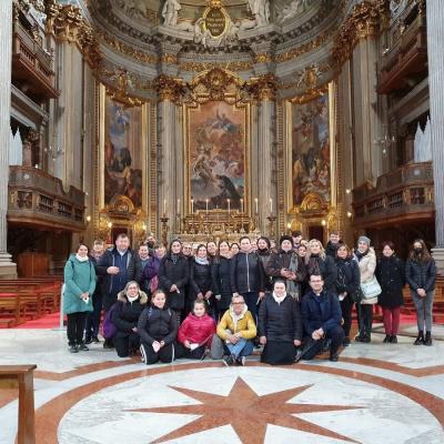 2 aprilie: Pelerini prin Roma, mesageri ai păcii