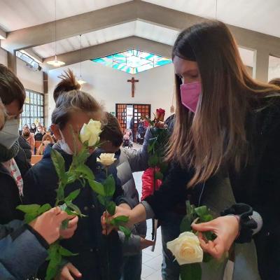 6 martie: Italia: Gesturi de iubire pentru cei de aproape şi cei de departe