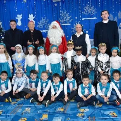 20 decembrie: Gherăeşti: Emoţia Naşterii lui Isus cu copiii de la Grădiniţa "Sfânta Familie". Foto: Bernard Frenţoaia