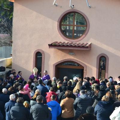 3 decembrie: Vizantea: La două decenii de la consacrarea altarului şi sfinţirea bisericii, cu PS Petru Sescu. Foto: Paul Dumea