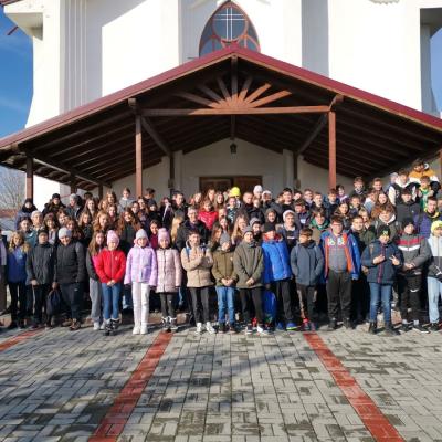 30 noiembrie: Răcăciuni: Reculegere pentru preadolescenţi "În aşteptarea marelui dar"