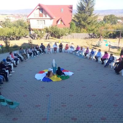 18 octombrie: Valea Seacă: Copiii se roagă Rozariul pentru pace