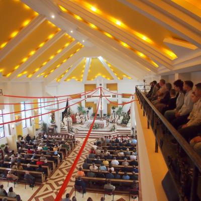 1 octombrie: Piatra Neamţ: Hramul comunităţii "Sfânta Tereza" şi cinci ani de la sfinţirea bisericii şi consacrarea altarului