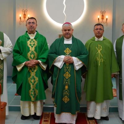 31 august: Traian: Întâlnirea preoţilor din seria 1994 cu episcopul auxiliar Petru Sescu