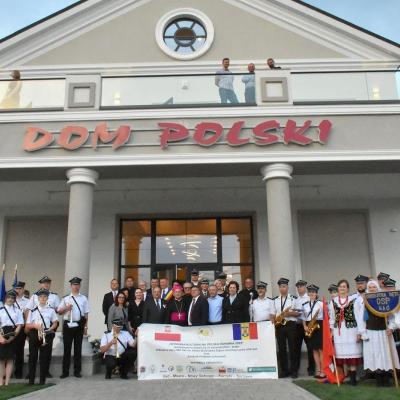 24 august: Moara: Sfinţirea şi inaugurarea Casei polone (Dom Polski)