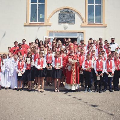 29 iulie: Săveni: 46 de tineri au primit taina Sfântului Mir