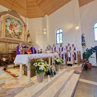 20 iulie: Bogdăneşti: Funeraliile părintelui Francisc Petruţ (II)