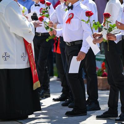 9 iulie: Roman "Sfânta Tereza": Administrarea Mirului