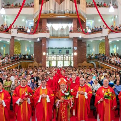 29 iunie: Bacău: Hramul Bisericii "Sfinţii Apostoli Petru şi Paul"
