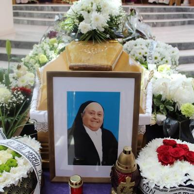 5 iunie: Piatra Neamţ: Funeraliile sorei Carla Del Gaudio
