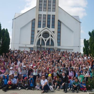 3 iunie: Valea Mică: Sărbătoarea Copiilor din Decanatul Bacău Sud