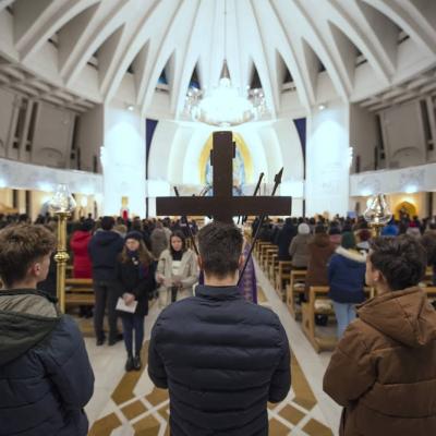 4 aprilie: Iaşi: Calea Sfintei Cruci... la catedrală
