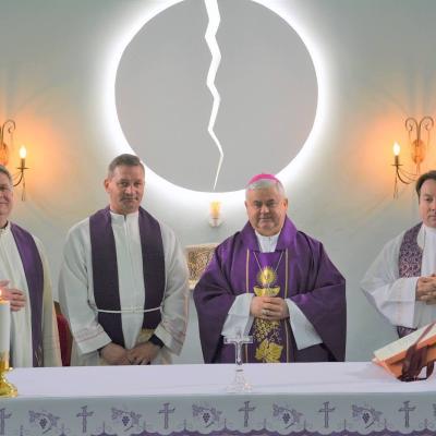 30 martie: Traian: Întâlnirea preoţilor din seria 2000 cu episcopul auxiliar Petru Sescu